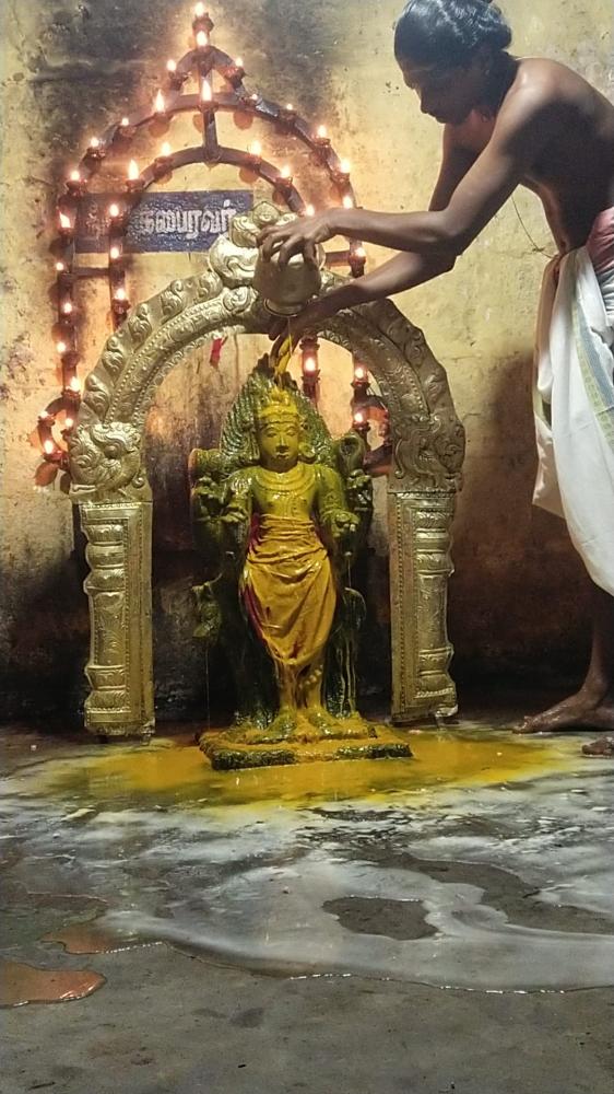 thirukoteshwar-temple-theipirai-astami-poojai